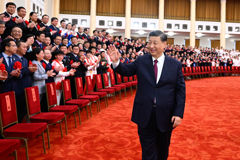 2022年4月8日，北京冬奧會、冬殘奧會總結(jié)表彰大會在北京人民大會堂隆重舉行。會前，習(xí)近平等會見北京冬奧會、冬殘奧會突出貢獻集體代表、突出貢獻個人和中國體育代表團成員。