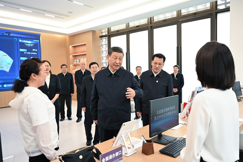 2024年4月22日下午，習近平總書記在重慶市九龍坡區(qū)謝家灣街道民主村社區(qū)考察。