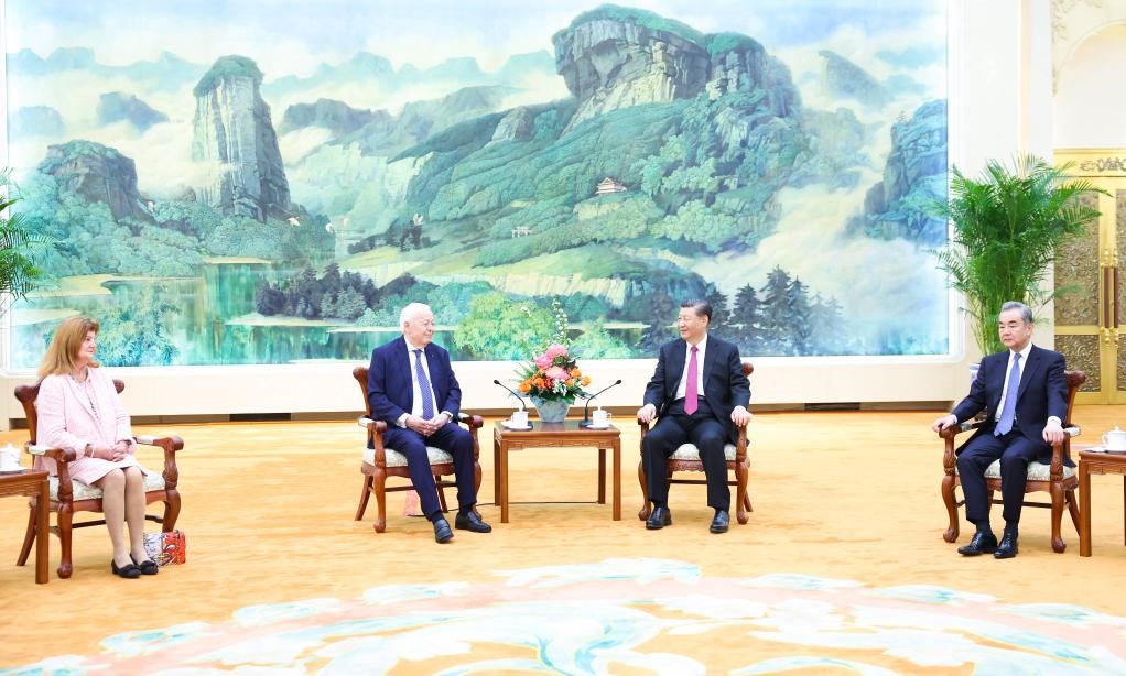 2024年4月8日，國家主席習(xí)近平在北京人民大會(huì)堂會(huì)見法國梅里?；饡?huì)主席梅里埃夫婦。新華社記者 黃敬文 攝